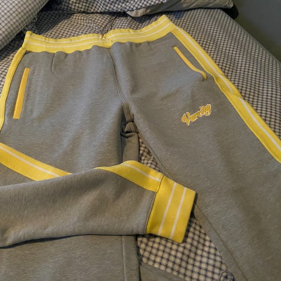 Coats/Jackets - Picture 3 of 9